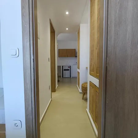 Amodari On The 3* Pláka