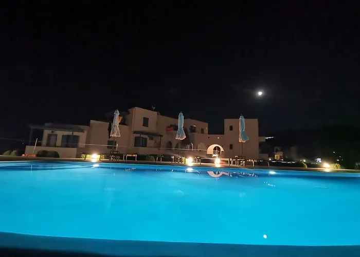 Amodari On The 3* Плака