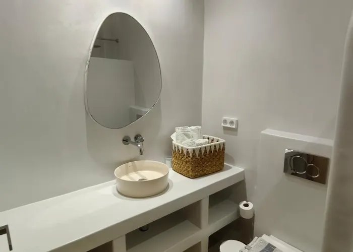 Amodari On The Pláka