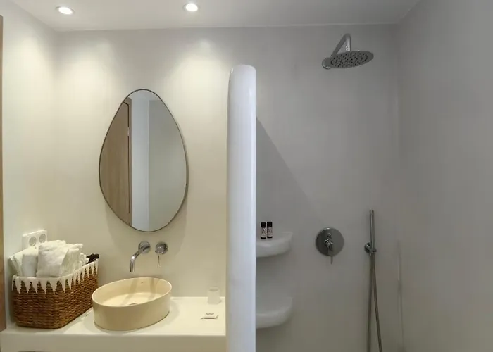 Amodari On The Pláka