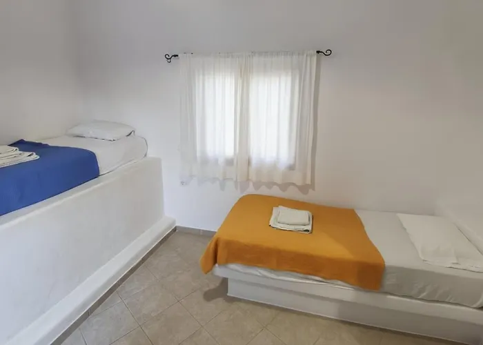 Amodari On The Pláka